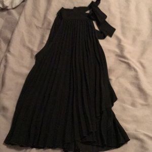 Pleated tie neck top!